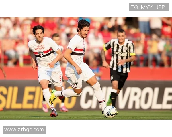 足球明星甘索精彩瞬间回顾与个人风采展示的全景图片集